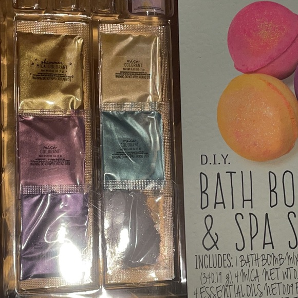 STMT Bath Bombs AND Spa Set - Picture 3 of 5